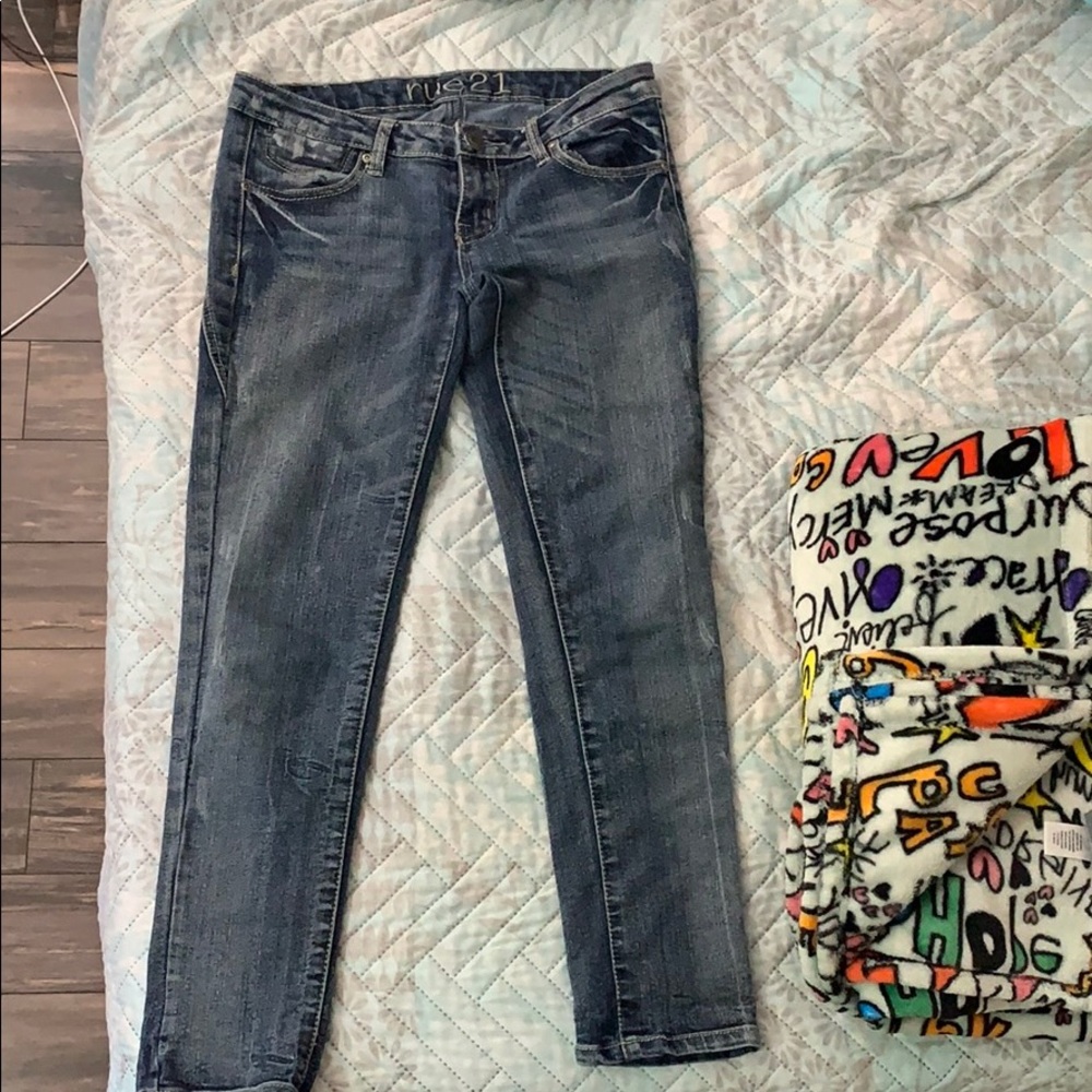 Rue21 Cropped Jeans w/ Bedazzled Pockets